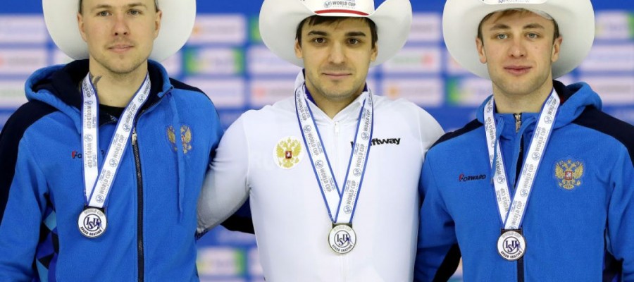 Российские конькобежцы заняли весь пьедестал на этапе Кубка мира в Калгари. У Виктора Муштакова личный рекорд и бронза